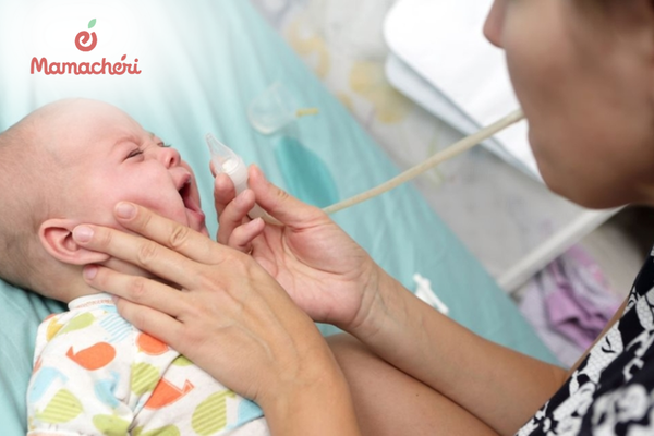 Không rửa mũi khi trẻ sơ sinh đang khóc