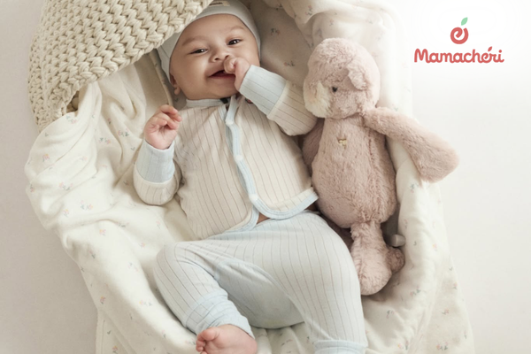 Áo quần mềm mại giúp bé thoải mái vận động mà không lo ảnh hưởng đến vùng da bị kê.