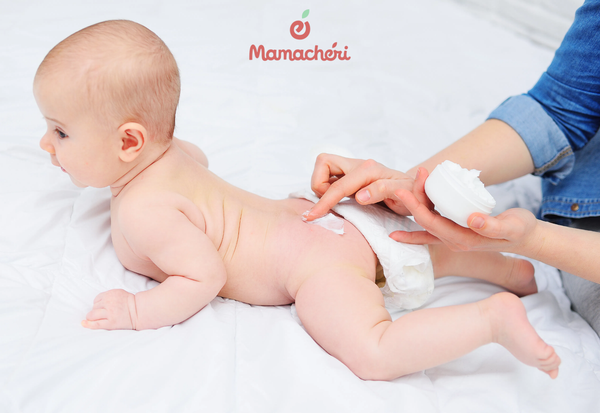 Sự tỉ mỉ trong từng thao tác giúp bé yêu luôn cảm thấy dễ chịu và an lòng.