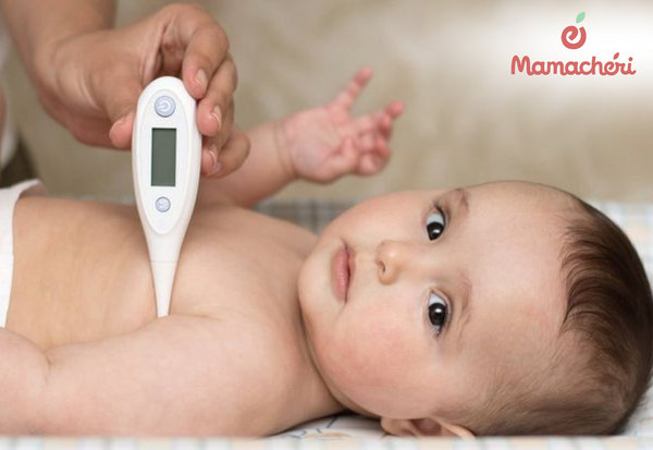 Sử dụng nhiệt kế giúp mẹ xác định thân nhiệt bé một cách chính xác.