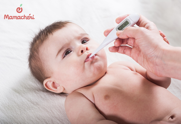 Mẹ có thể dùng nhiệt kế để đo thân nhiệt ở miệng cho con