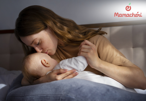 Hơi ấm của mẹ là liều thuốc an lành nhất giúp bé ổn định thân nhiệt.