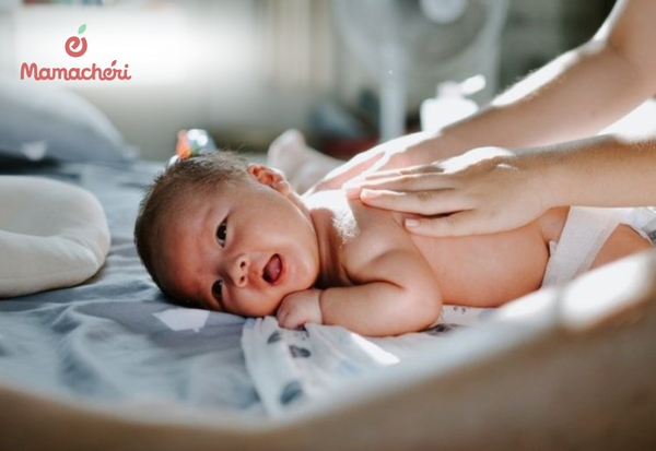 Nhiều phụ huynh thắc mắc trẻ sơ sinh bị vàng da có nên tắm nắng để hỗ trợ cải thiện tình trạng này hay không.