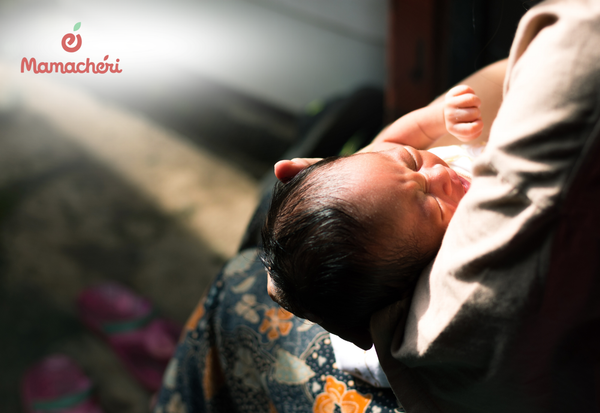Buổi sáng sớm là thời điểm thích hợp để trẻ sơ sinh tiếp xúc với ánh nắng tự nhiên.