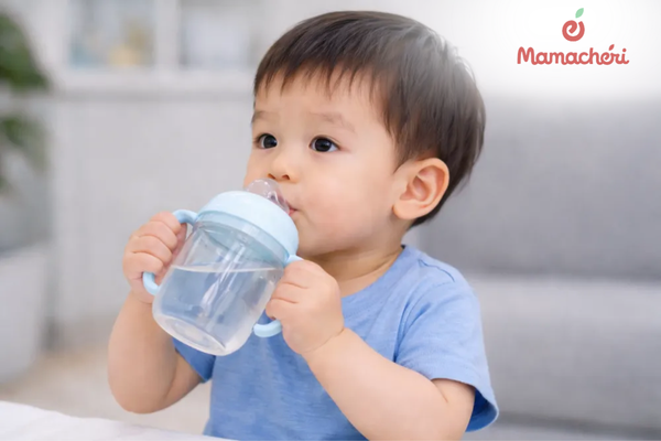 Bù nước kịp thời là ưu tiên hàng đầu khi bé gặp tình trạng nôn trớ liên tục
