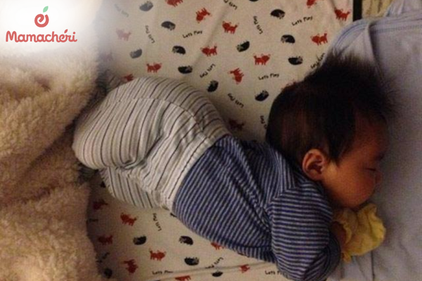 Có nhiều nguyên nhân từ chế độ ăn uống và thói quen sinh hoạt khiến trẻ sơ sinh xì hơi nhiều
