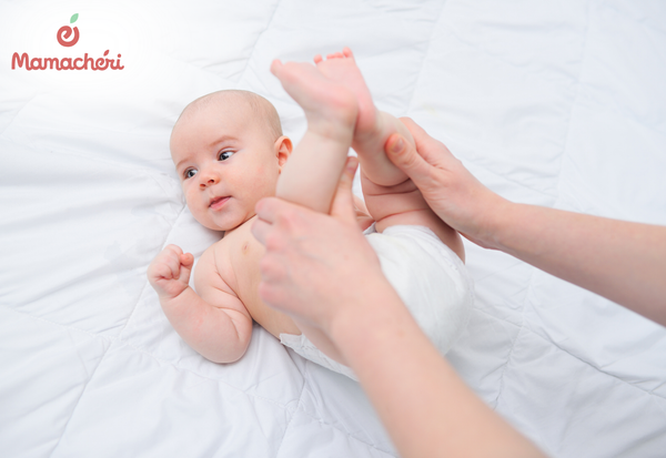 Thảm sạch và bằng phẳng giúp trẻ sơ sinh vận động an toàn.
