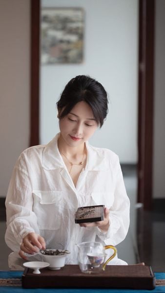 Làm sao biết nước đã đủ nhiệt độ để pha trà mà không cần nhiệt kế?