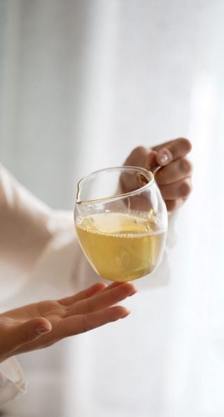 Làm sao biết nước đã đủ nhiệt độ để pha trà mà không cần nhiệt kế?