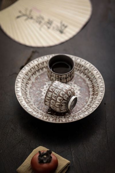 Chén Tống Chén Quân Là Gì? Dùng Đúng Khi Pha Trà