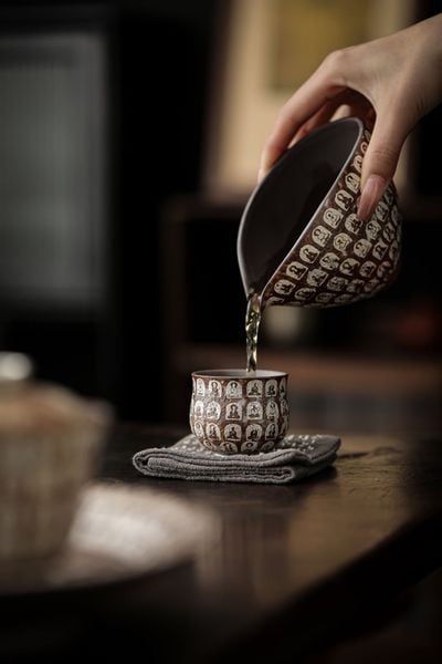 Chén Tống Chén Quân Là Gì? Dùng Đúng Khi Pha Trà