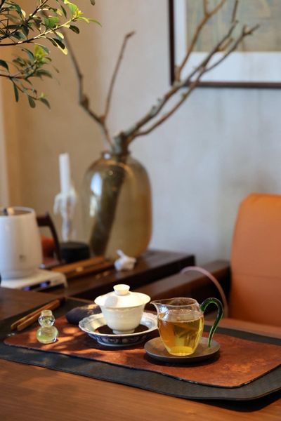 Pha Trà Mang Đi Làm: Ngon Đúng Cách, Không Mất Thời Gian