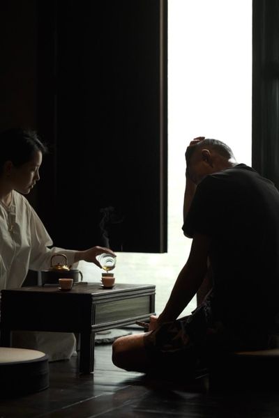 Văn Hóa Mời Trà Của Người Việt: Hơn Cả Phép Lịch Sự
