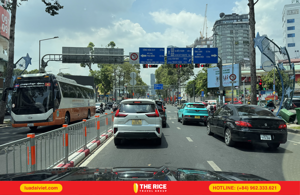 Tour khởi hành lúc 8h sáng mỗi ngày tại 189 Đề Thám, Sài Gòn