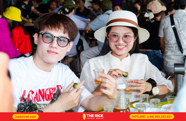 Muốn khám phá miền Tây Nam Bộ một cách trọn vẹn? Hãy lựa chọn The Rice Travel Group – đơn vị tổ chức tour uy tín được nhiều du khách tin tưởng.