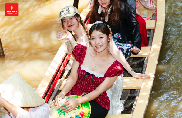 Những khoảnh khắc đáng nhớ của du khách khi trải nghiệm tour miền Tây của The Rice Travel Group