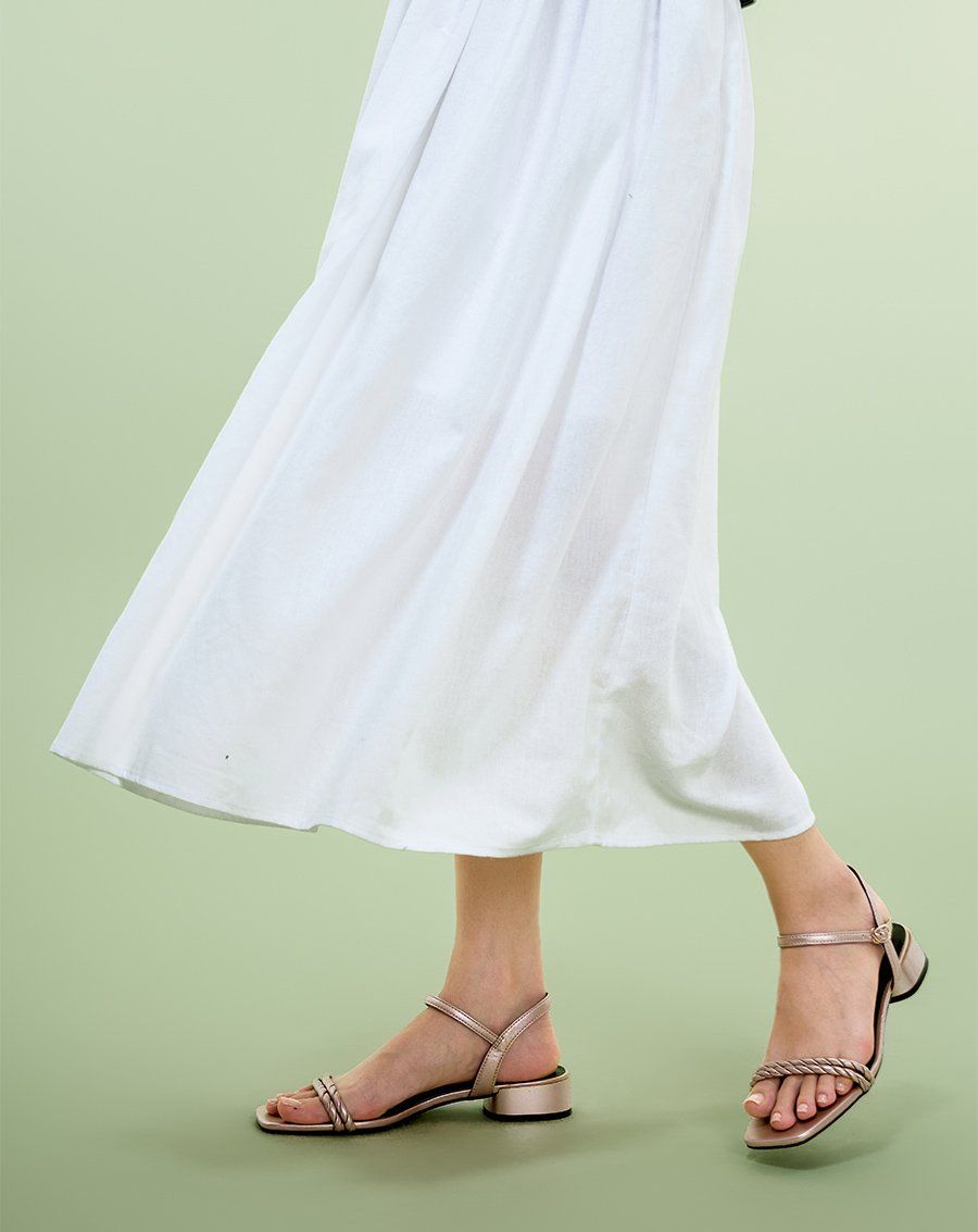 Giày Sandal Gót Thấp Phối Hai Quai Xoắn