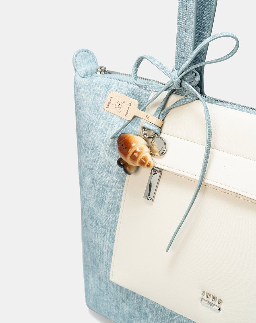 Túi Xách Lớn Gắn Charm Croissant