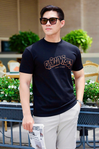 ÁO THUN CỔ TRÒN ĐEN CHILL VIBES - VH003896