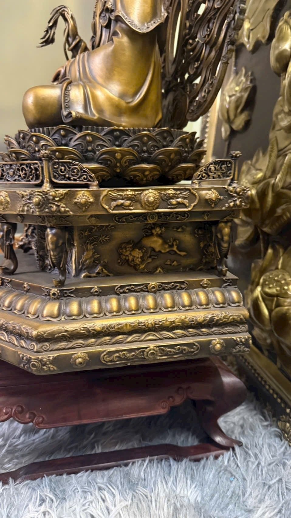 Tượng Quan Âm bằng đồng