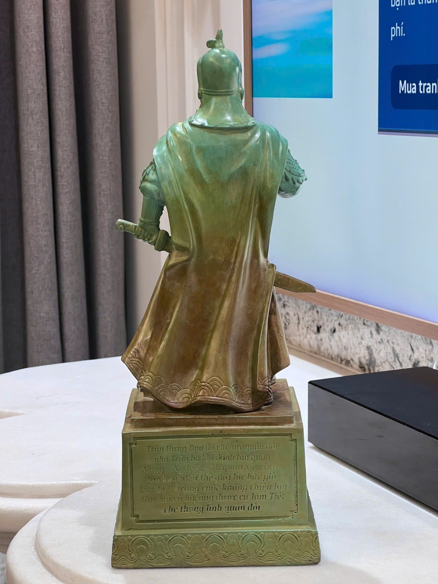 Tượng Trần Quốc Tuấn cao 42cm giả cổ