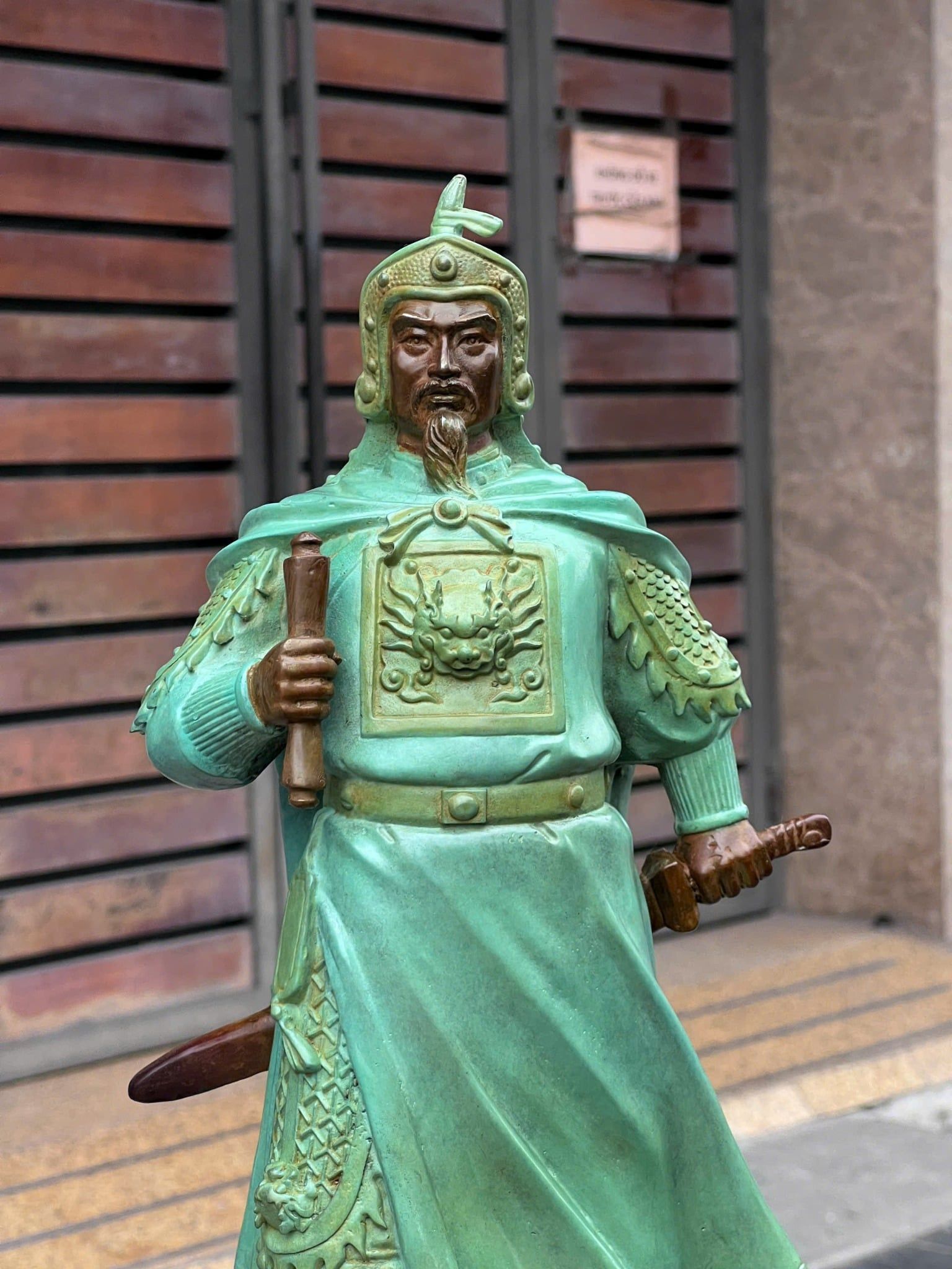 Tượng Trần Hưng Đạo bằng đồng cao 50cm màu ngọc bích vân cổ