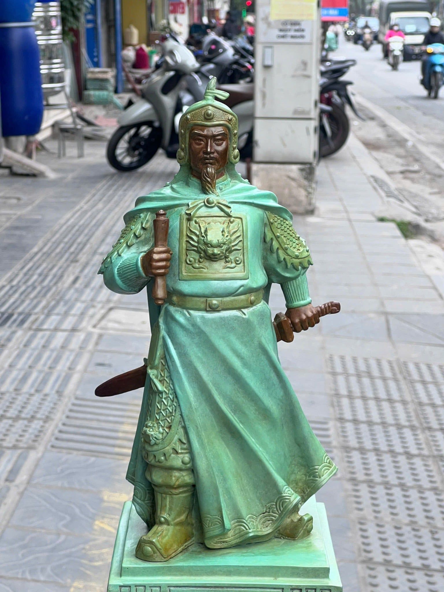 Tượng Trần Hưng Đạo bằng đồng cao 50cm màu ngọc bích vân cổ