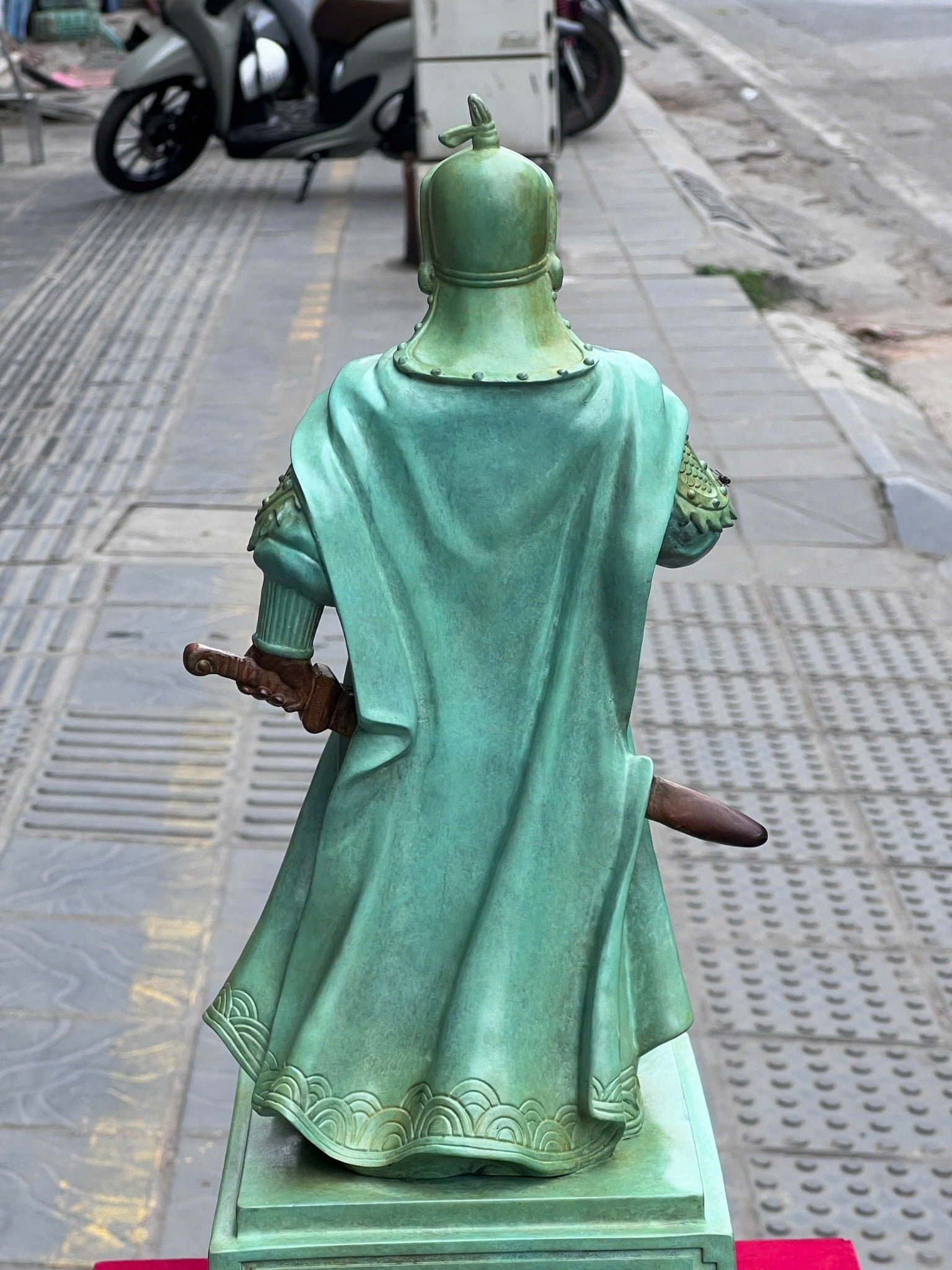 Tượng Trần Hưng Đạo bằng đồng cao 50cm màu ngọc bích vân cổ