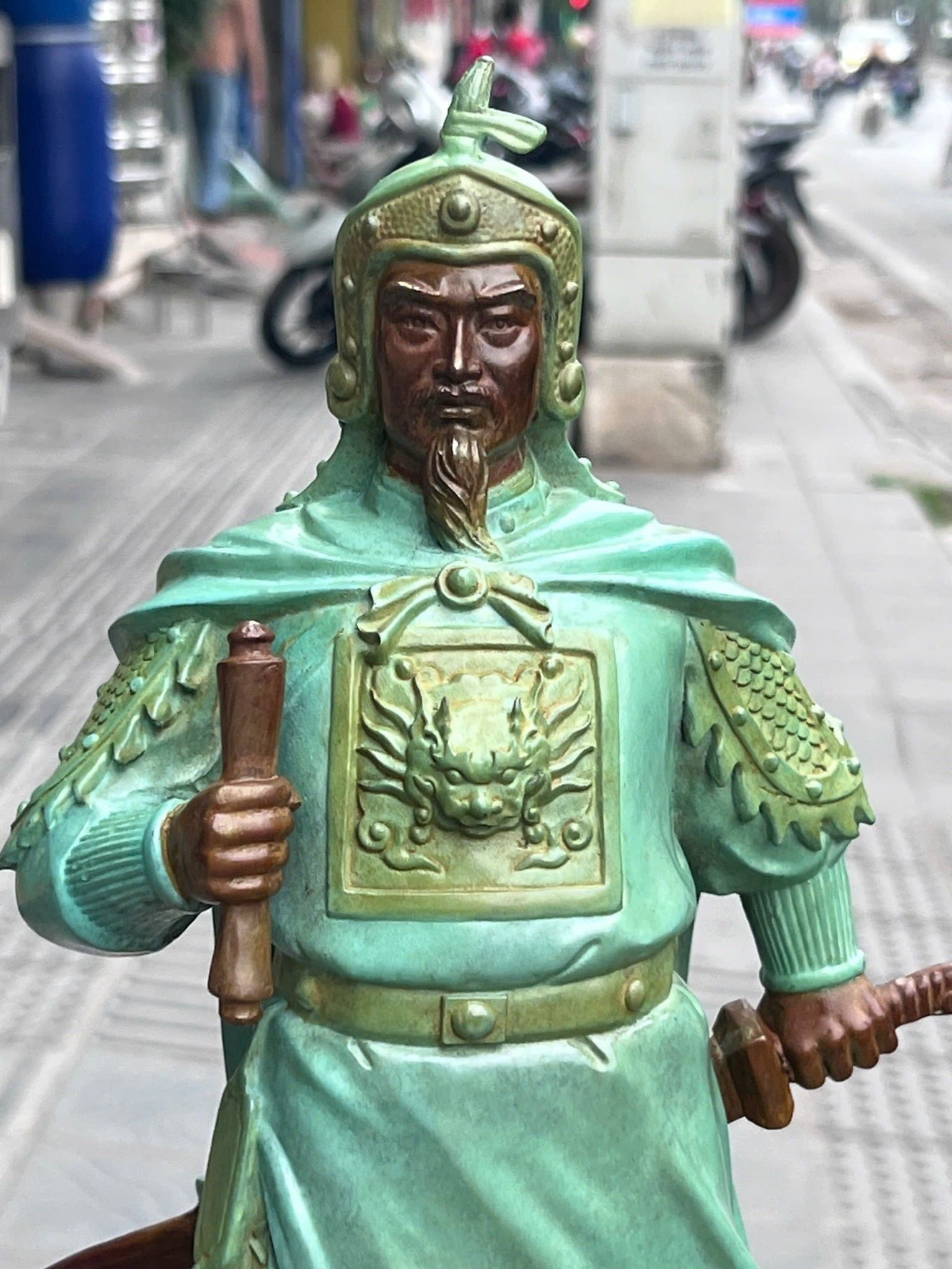 Tượng Trần Hưng Đạo bằng đồng cao 50cm màu ngọc bích vân cổ