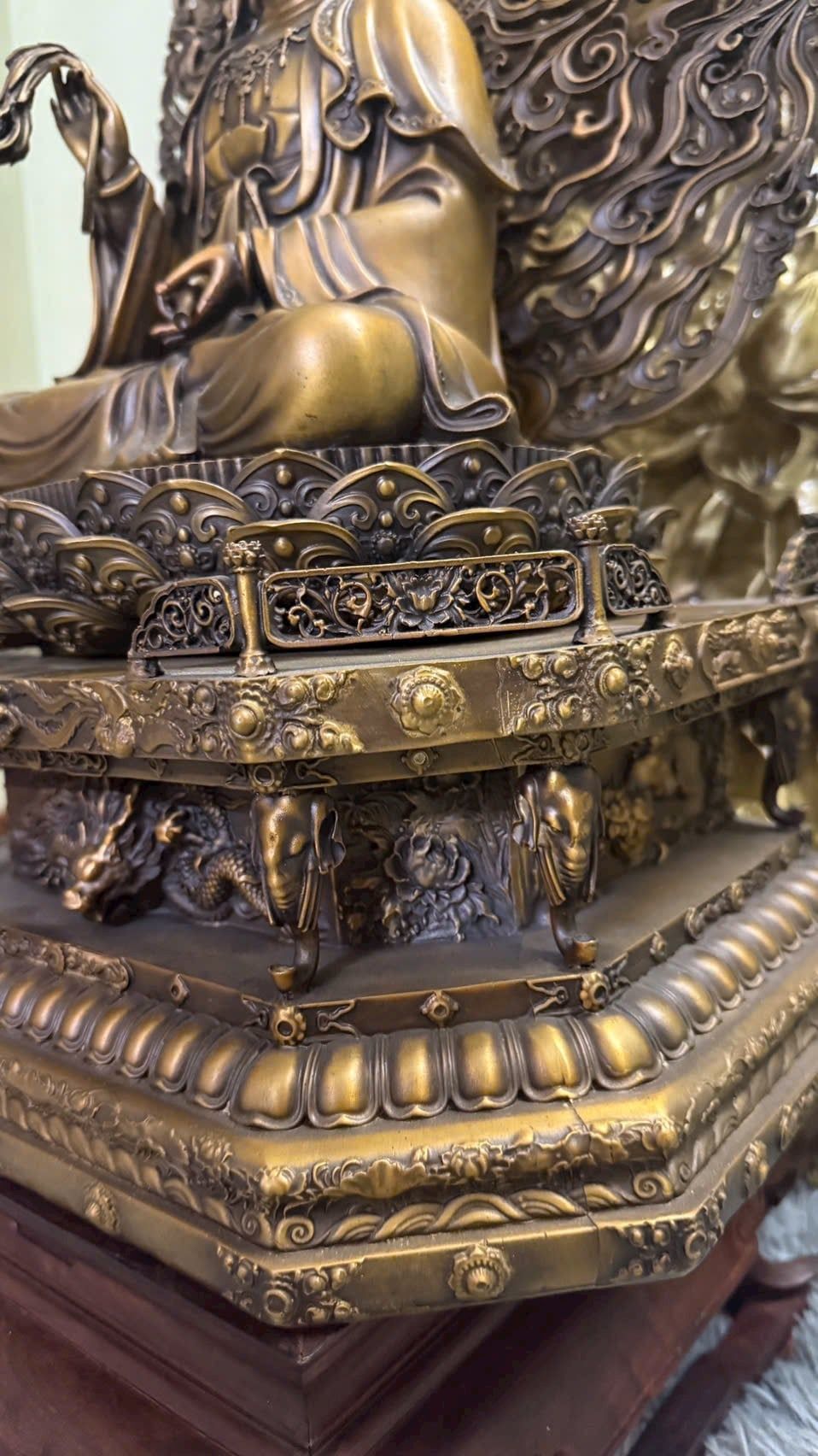 Tượng Quan Âm bằng đồng