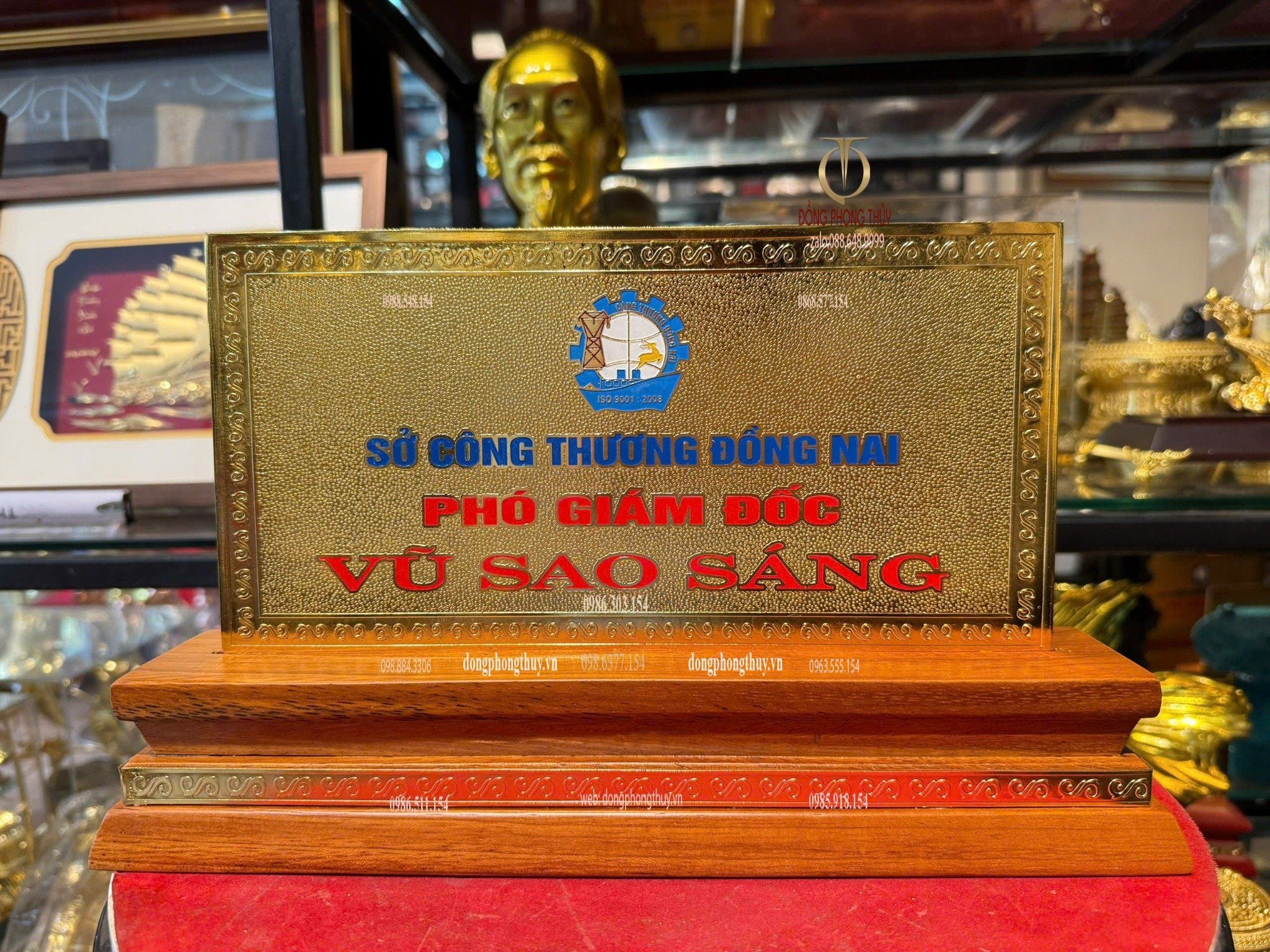 Biển tên để bàn- biển chức danh
