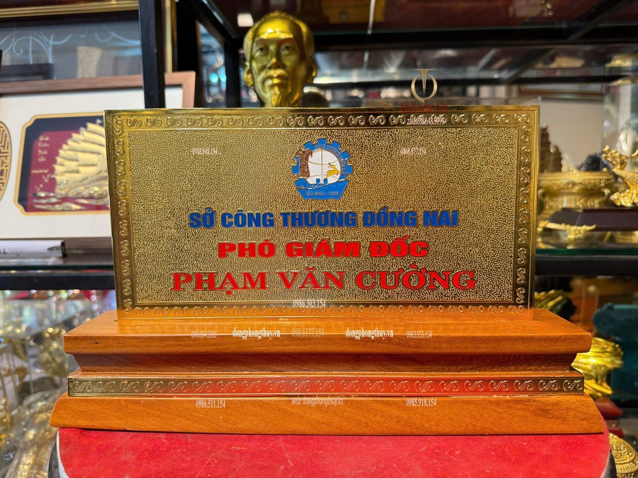 Biển tên để bàn- biển chức danh
