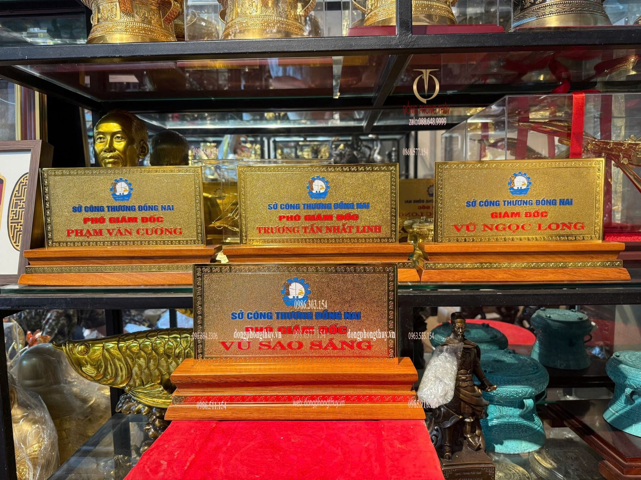 Biển tên để bàn- biển chức danh