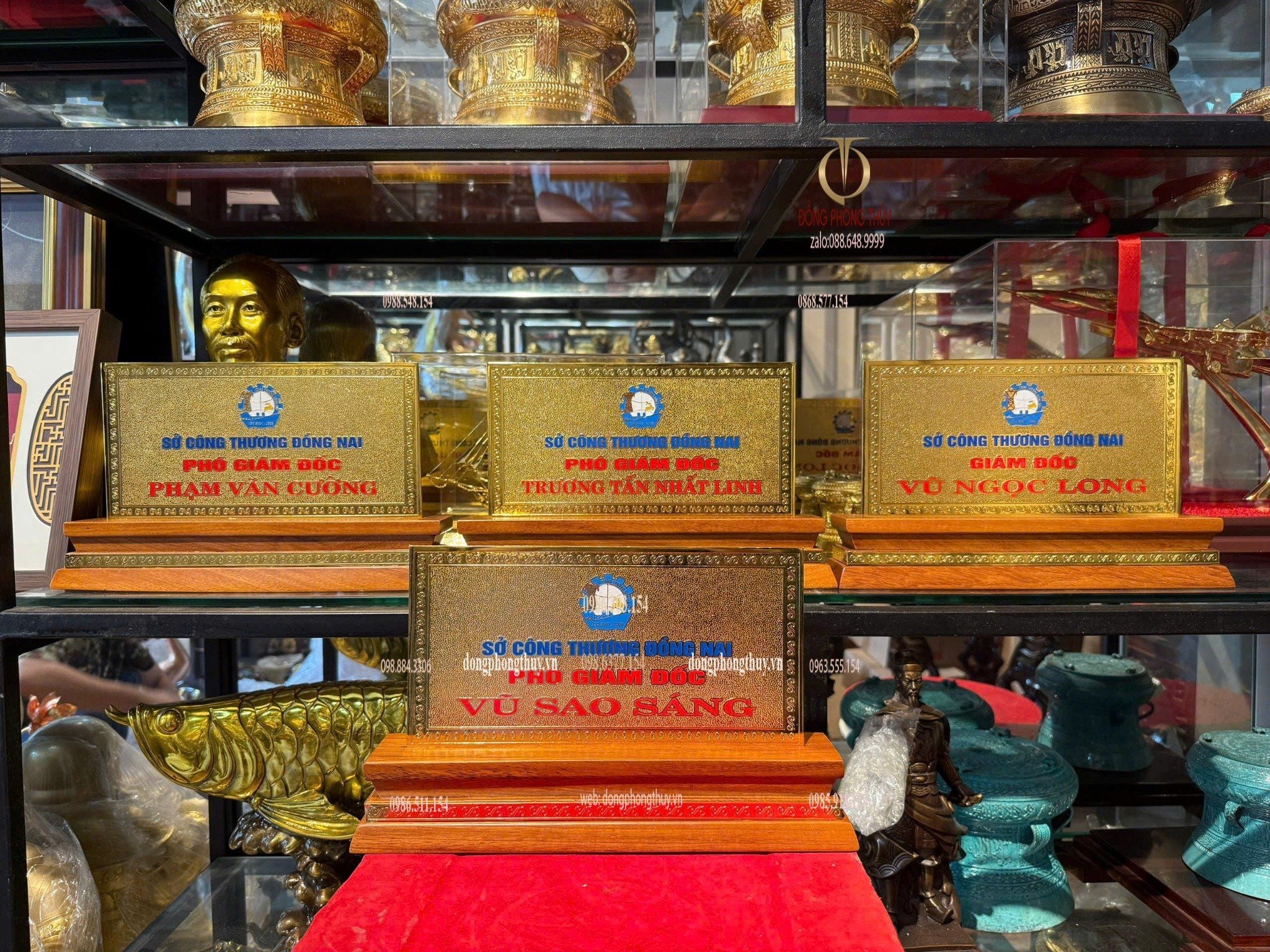 Biển tên để bàn- biển chức danh