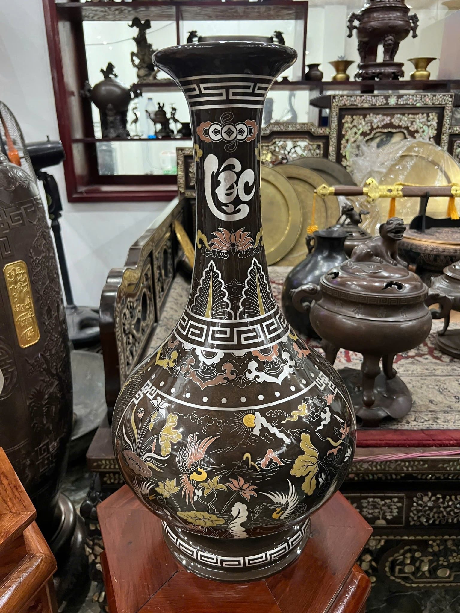Đôi lọ hoa củ tỏi bằng đồng khảm ngũ sắc Cao 55cm Nặng 30 kg