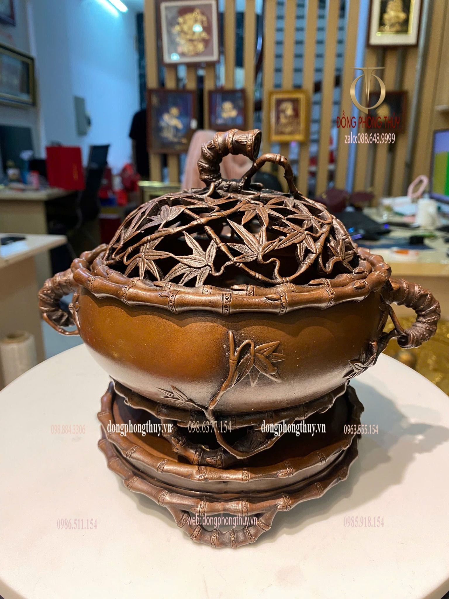 Lư đốt trầm kĩ tinh xảo màu patina ửng đỏ