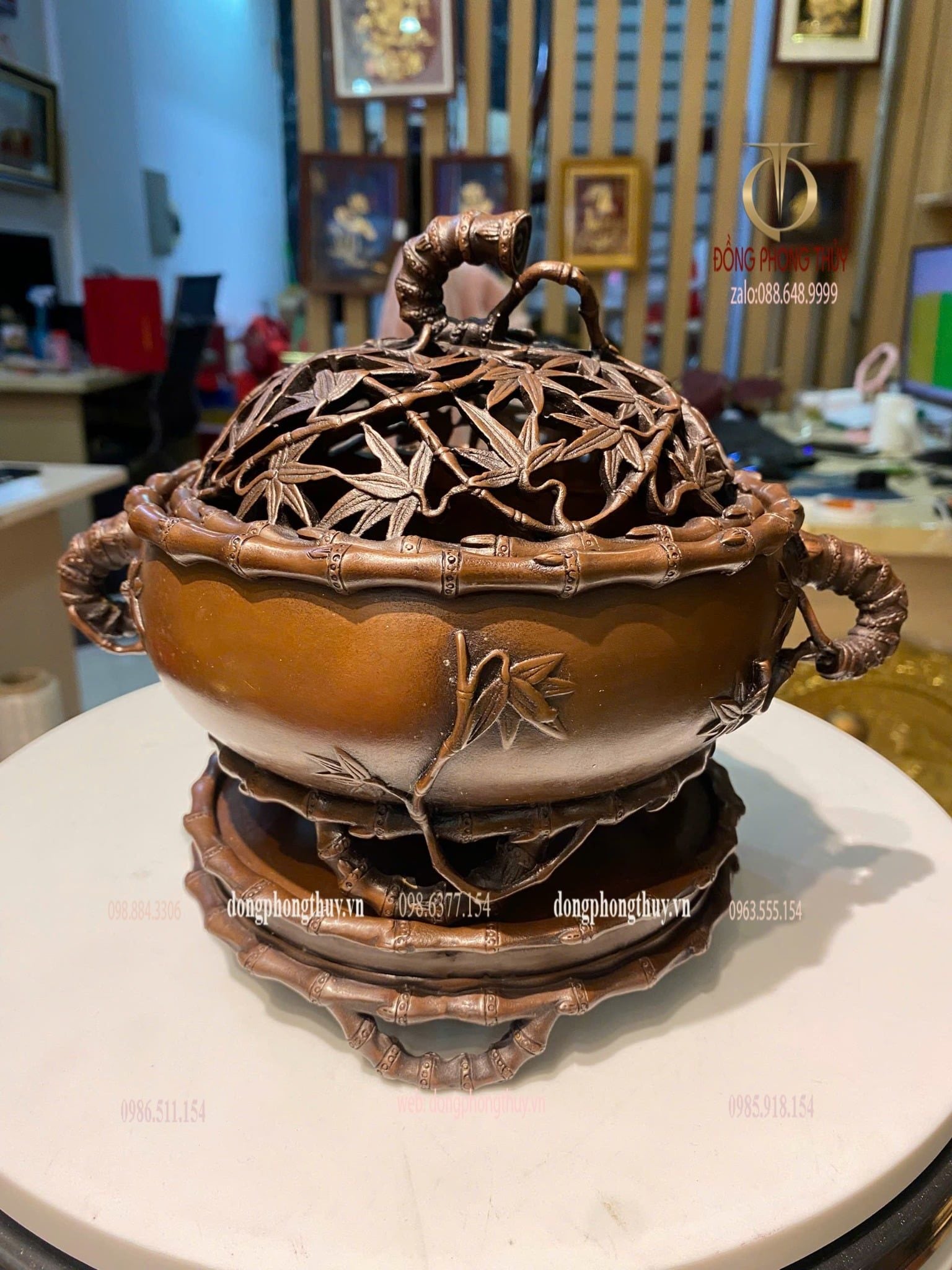 Lư đốt trầm kĩ tinh xảo màu patina ửng đỏ