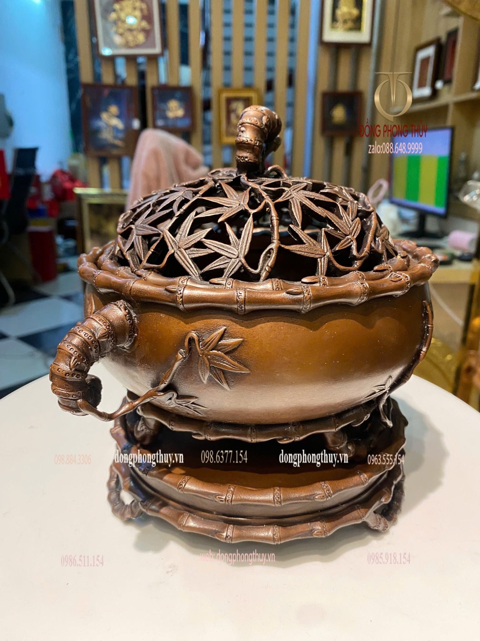 Lư đốt trầm kĩ tinh xảo màu patina ửng đỏ