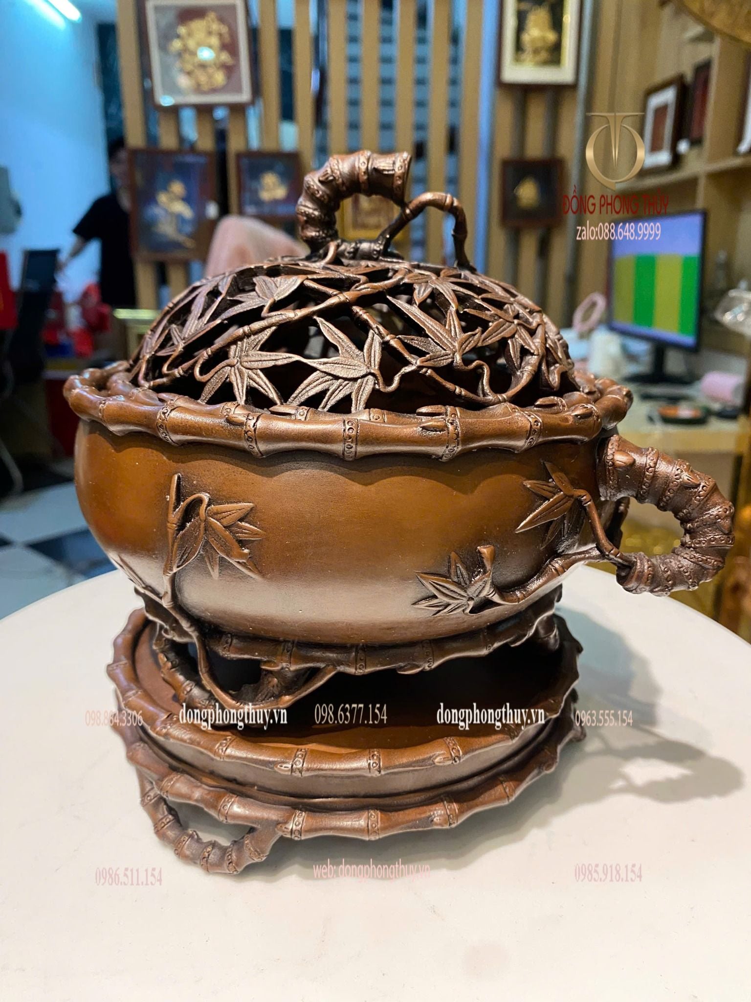 Lư đốt trầm kĩ tinh xảo màu patina ửng đỏ