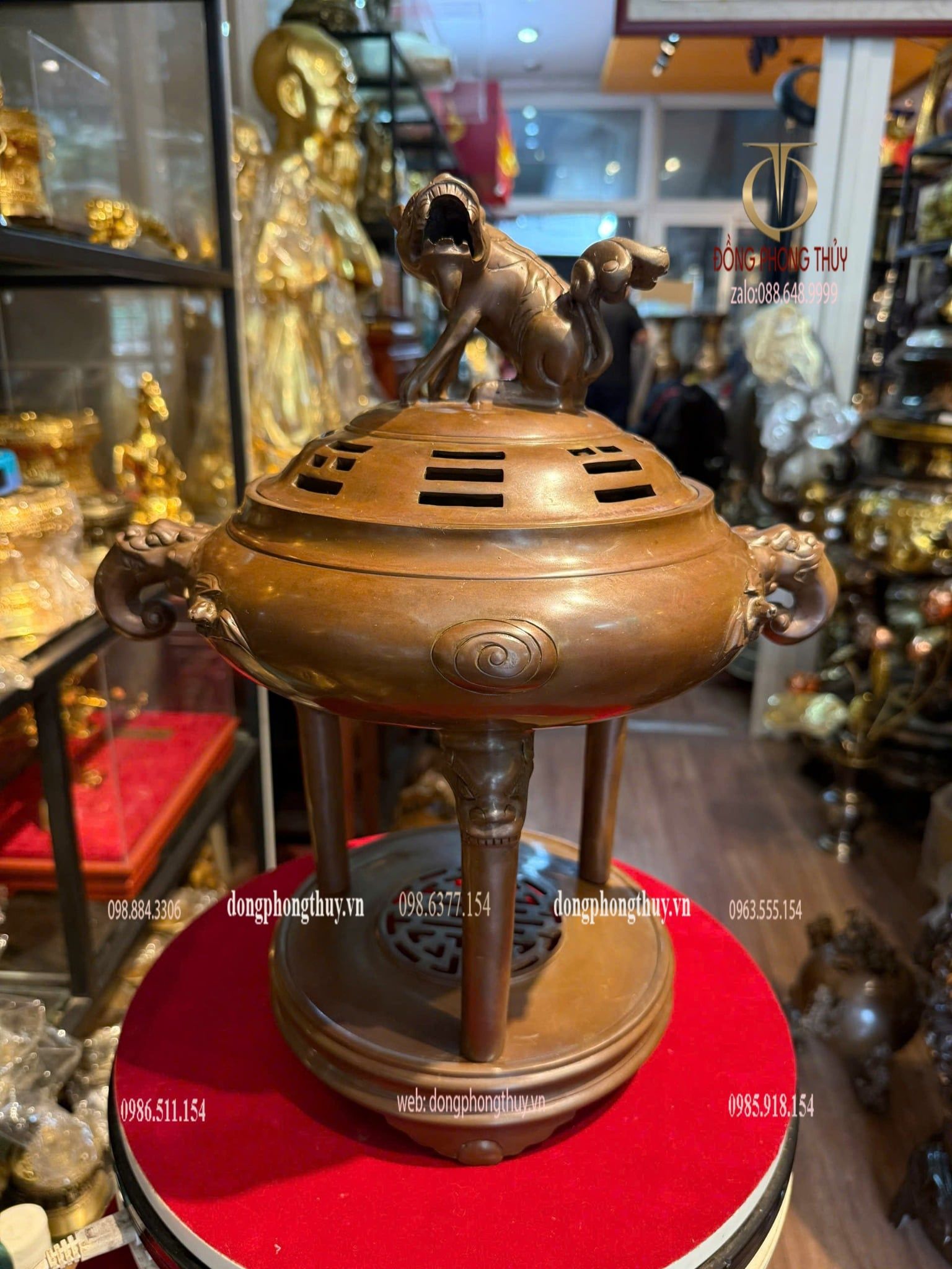 Đỉnh đồng đỏ tem xanh hàng trưng bày tầm cao 18 rộng 14 nặng 1,7kg