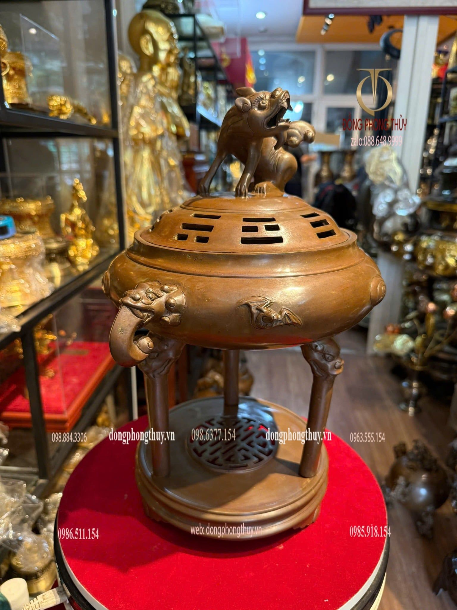 Đỉnh đồng đỏ tem xanh hàng trưng bày tầm cao 18 rộng 14 nặng 1,7kg
