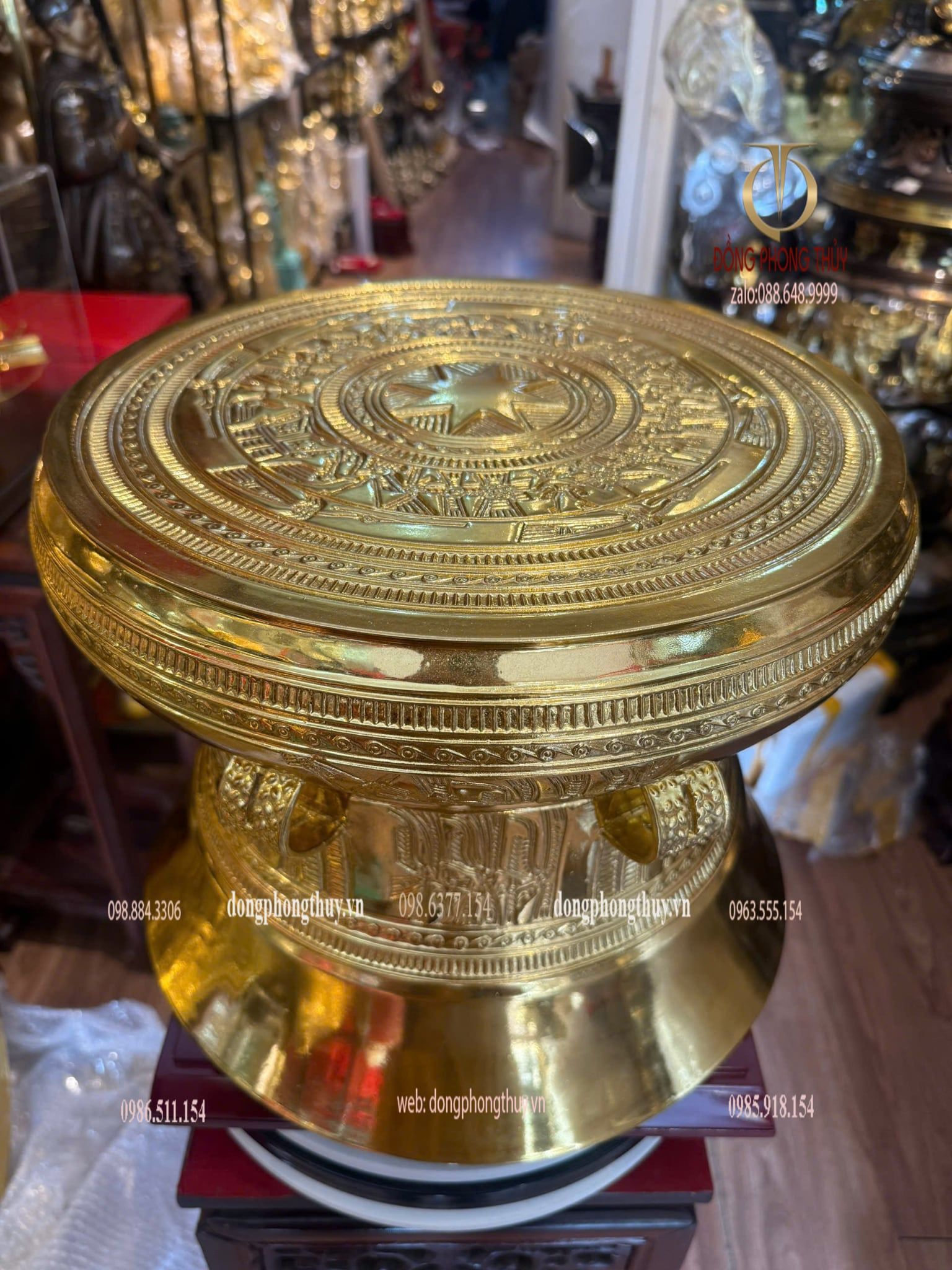 Quả trống đồng đỏ dát vàng
