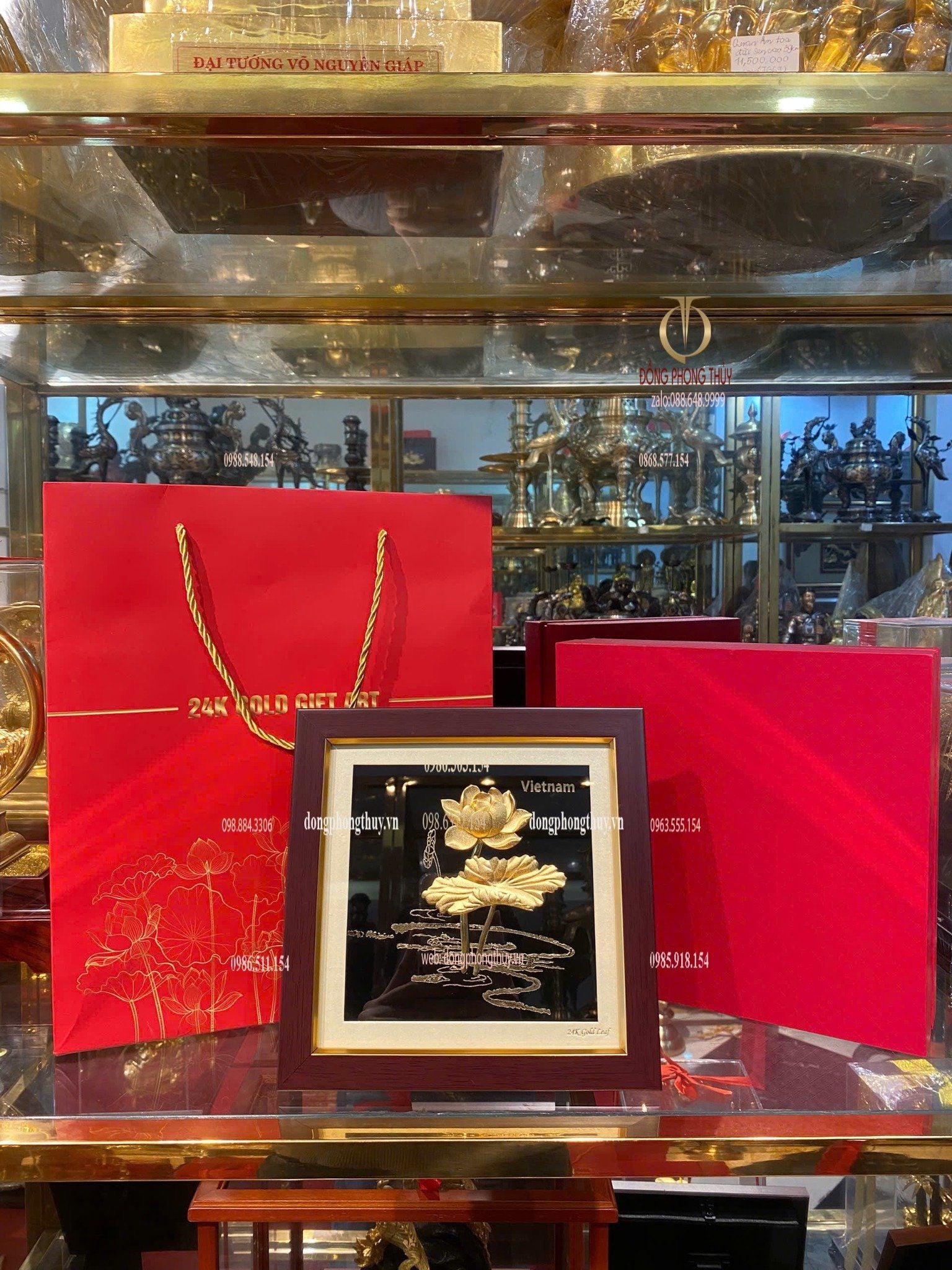 Tranh hoa sen mạ vàng 24k