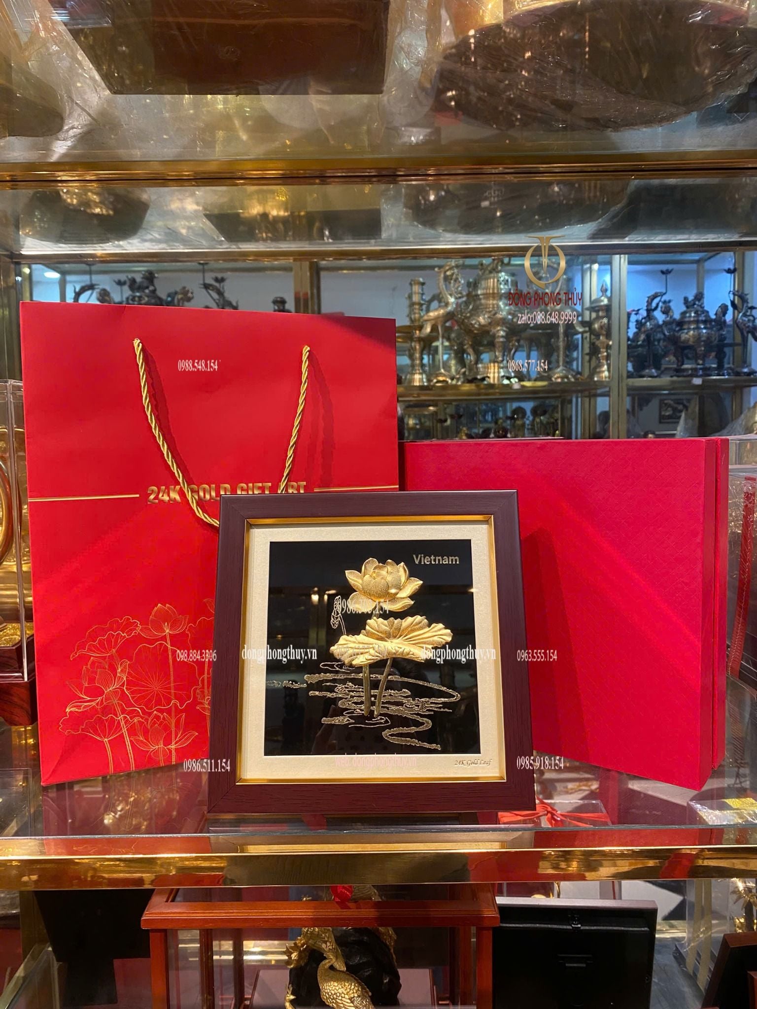 Tranh hoa sen mạ vàng 24k