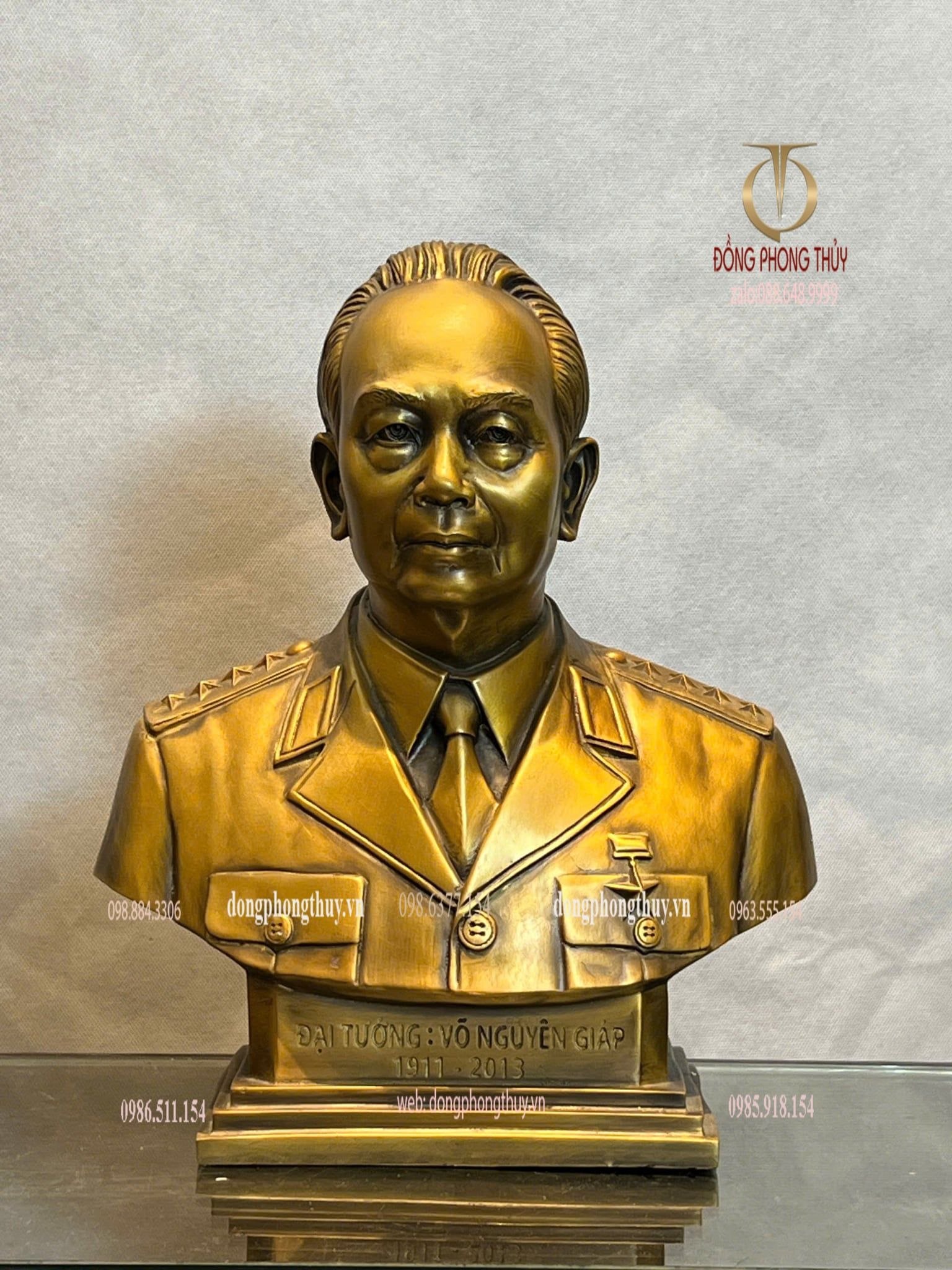 Tượng Đại Tướng Võ Nguyên Giáp bằng đồng