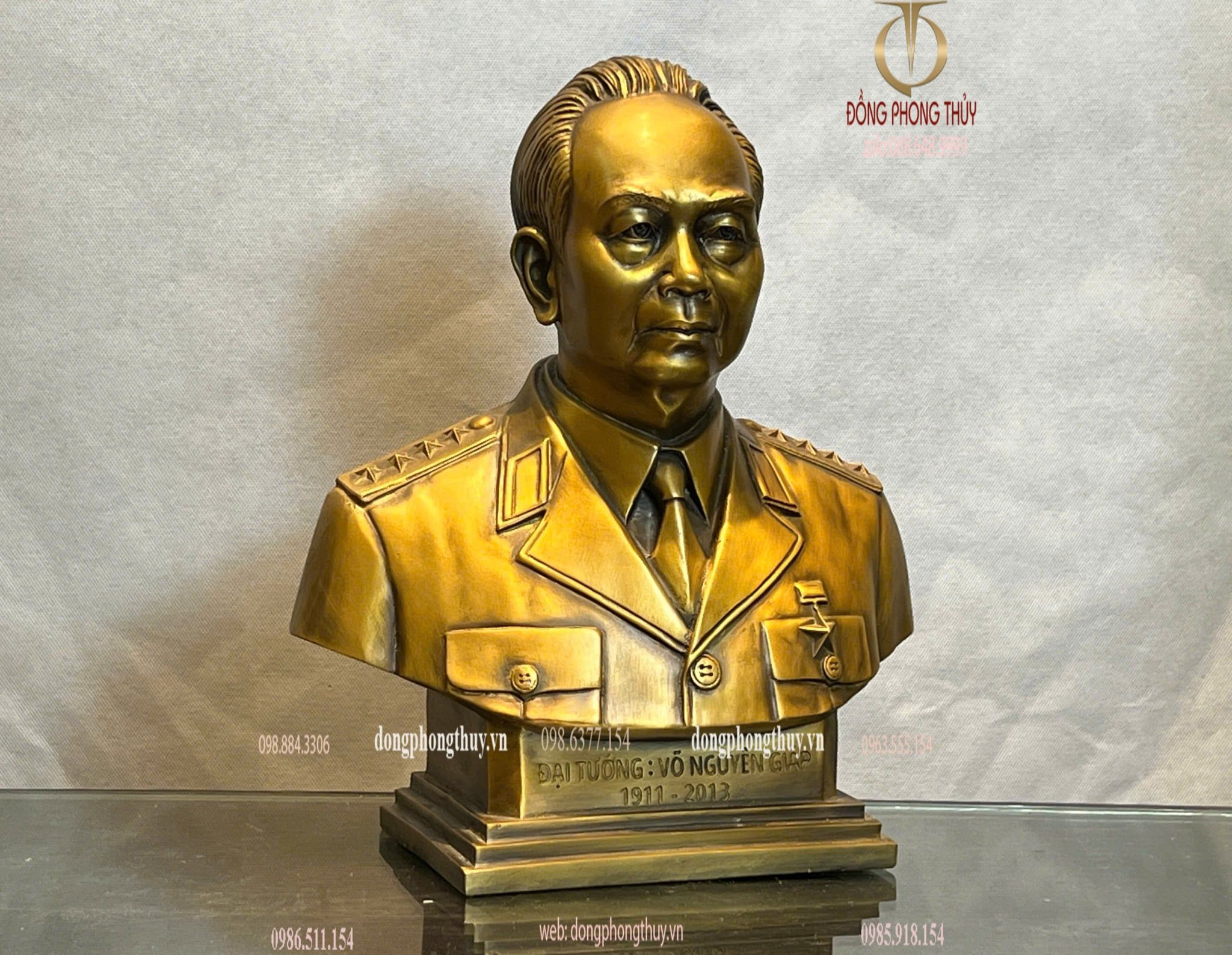 Tượng Đại Tướng Võ Nguyên Giáp bằng đồng