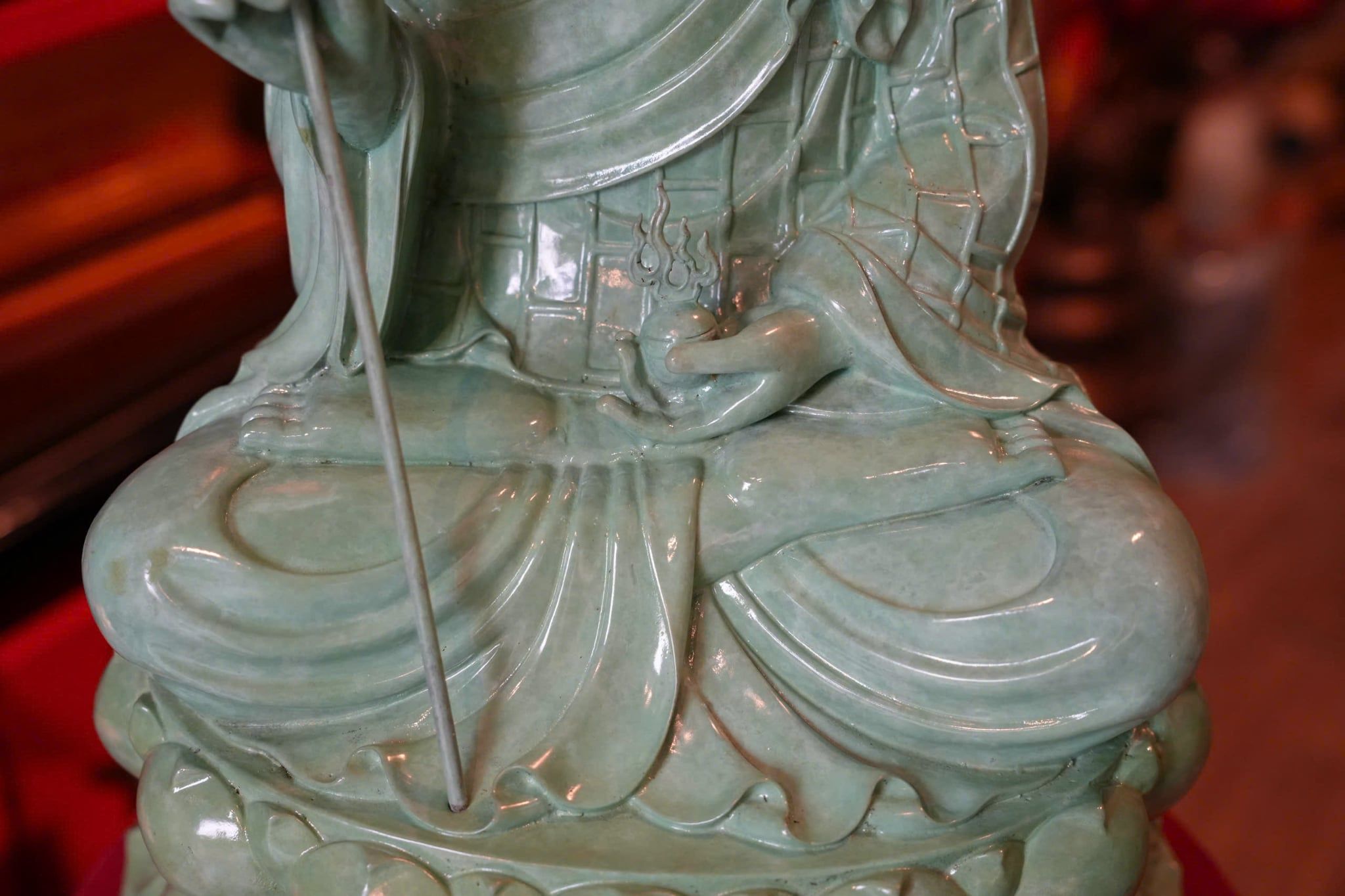 Tượng Địa Tạng Vương Bồ Tát bằng đồng màu patina