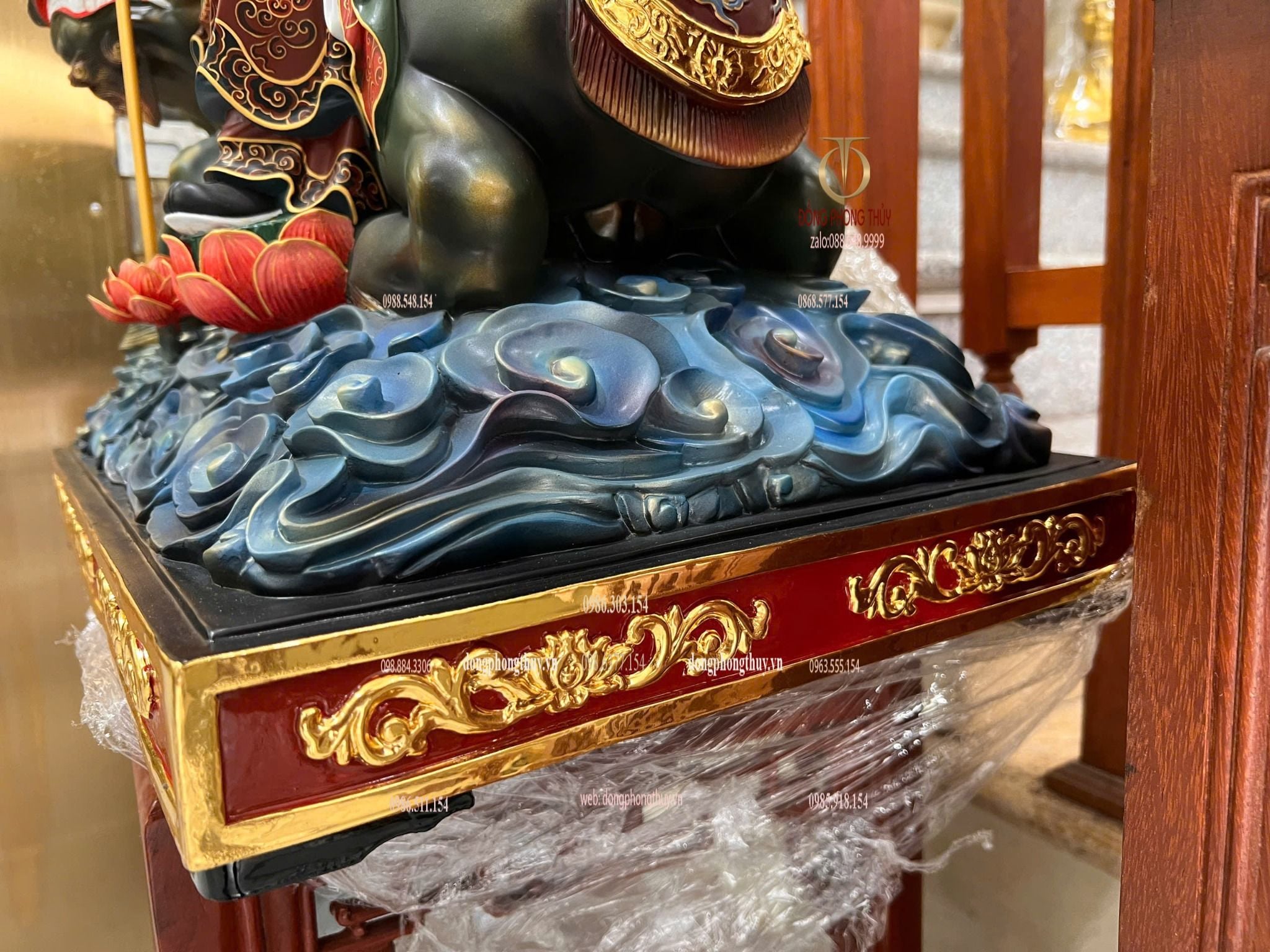 Tượng Địa Tạng Vương bằng đồng vẽ gấm