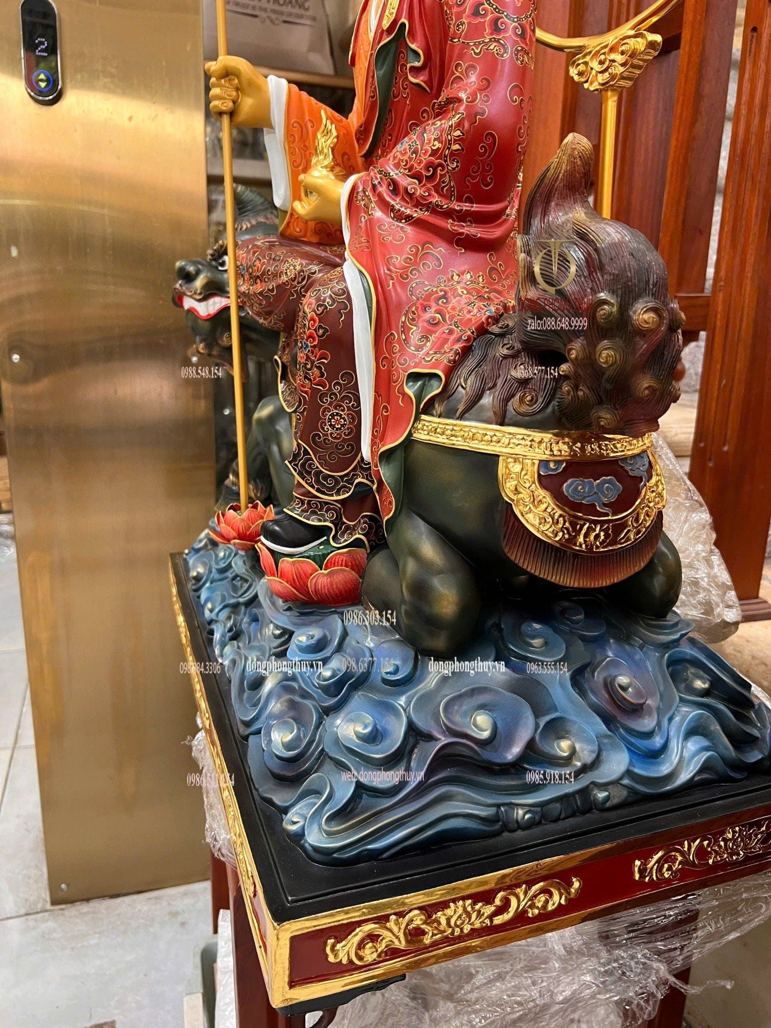 Tượng Địa Tạng Vương bằng đồng vẽ gấm