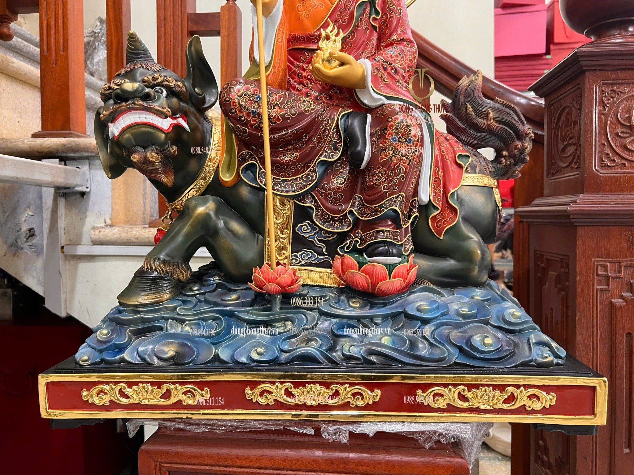 Tượng Địa Tạng Vương bằng đồng vẽ gấm